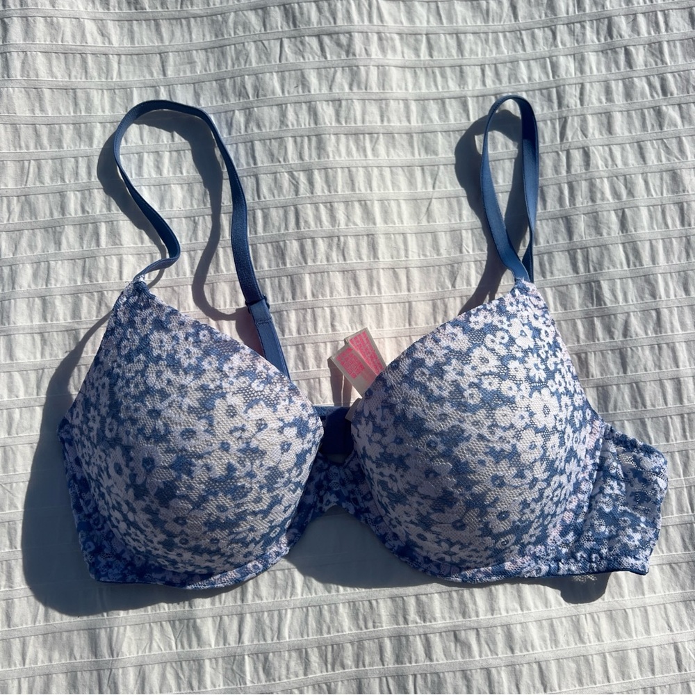 Victorias Secret PINK Wear Everywhere Push Up Bra in Blue + White Daisy Lace 36B